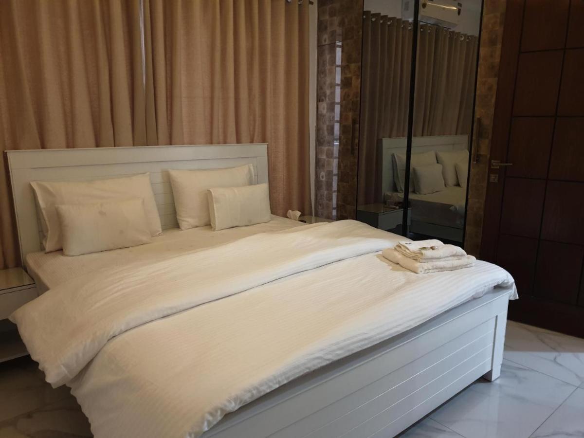B&B Mumtaz City Исламабад Экстерьер фото