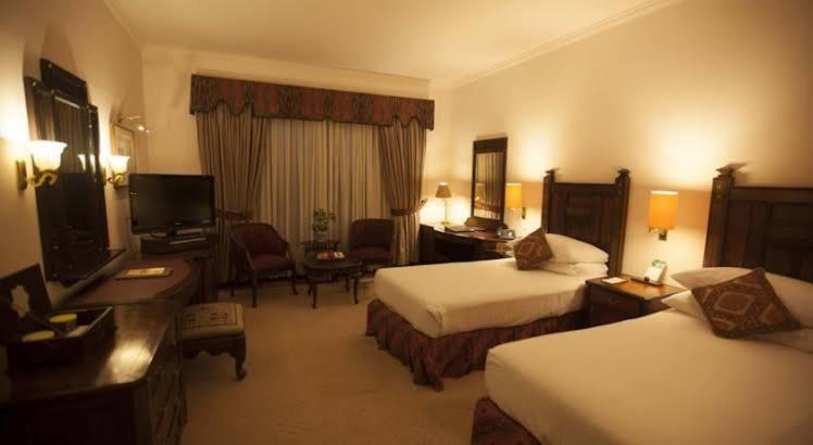 B&B Mumtaz City Исламабад Экстерьер фото